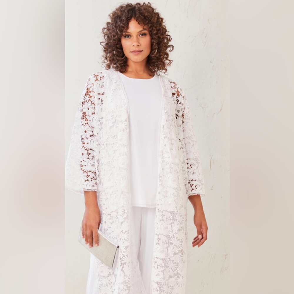 Roman's Lace Duster 20W. White